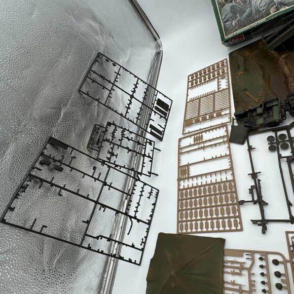 AMT/Ertl World War II Armored Assault Playset +++ Parts Pieces Broken Etc As-Is - Picture 5 of 16